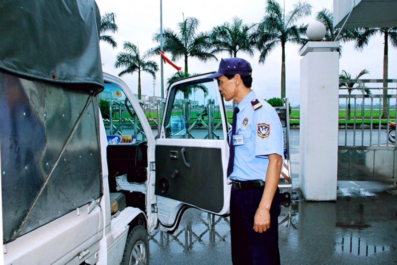 Kiểm tra quá trình xuất nhập hàng hóa - Chi Nhánh - Công Ty Cổ Phần Dịch Vụ Bảo Vệ Hùng Vương